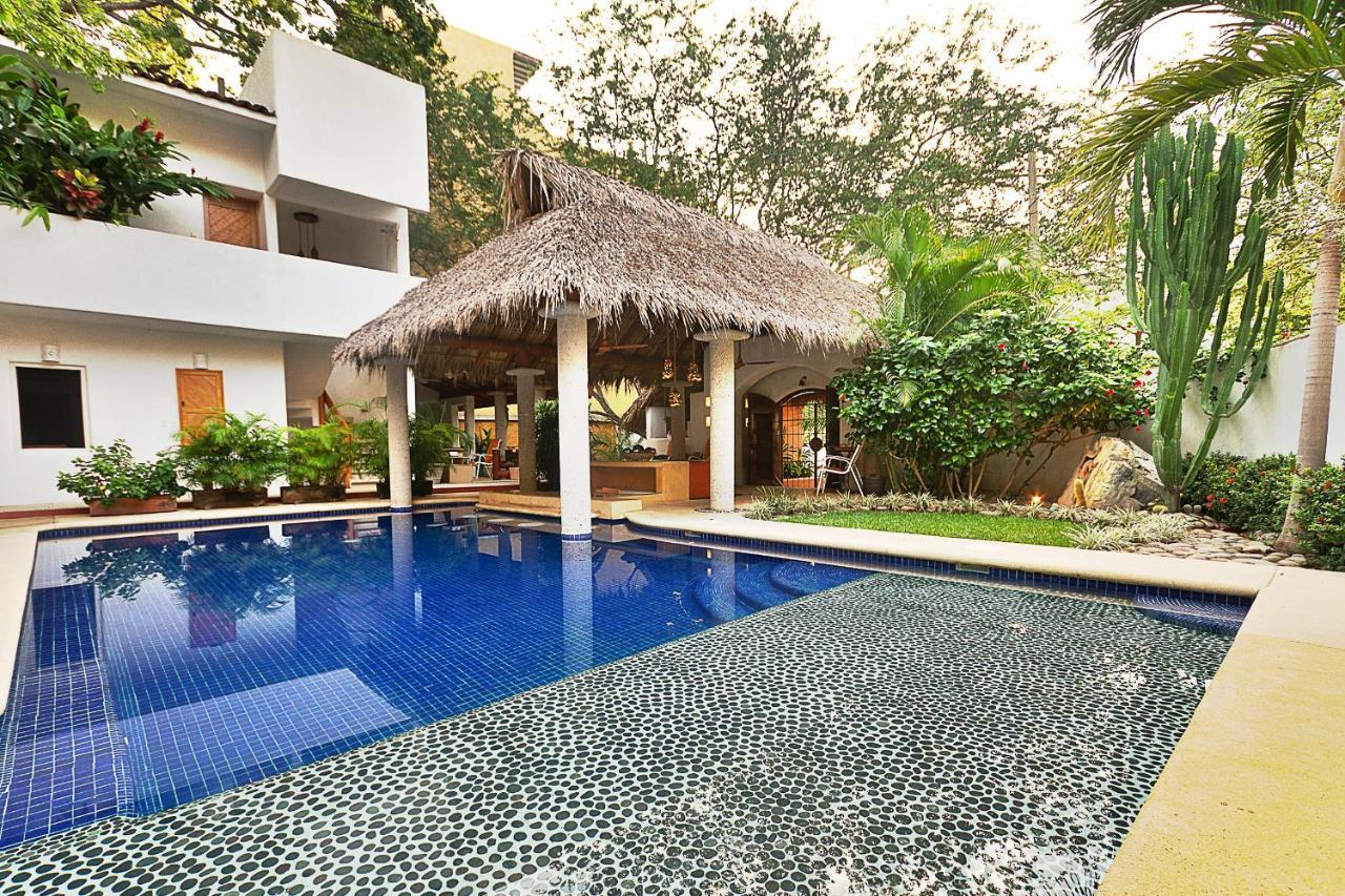 Naomi Hotel Zihuatanejo