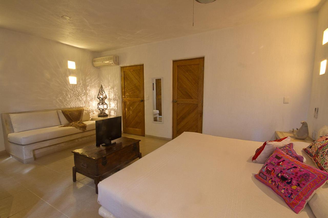 Hotel Naomi Zihuatanejo