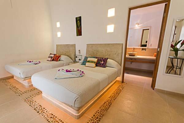Naomi Hotel 2*